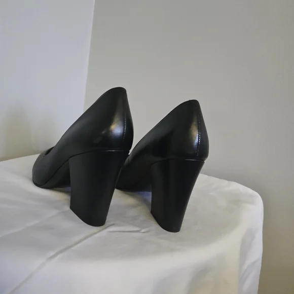 New Black wide heels - Picture 3 of 4